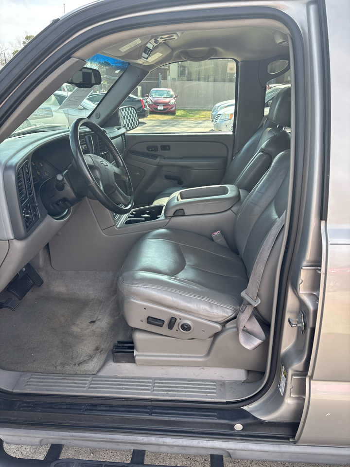 Chevrolet Suburban 1500 4WD 2004