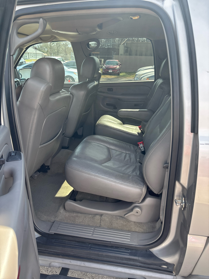 Chevrolet Suburban 1500 4WD 2004