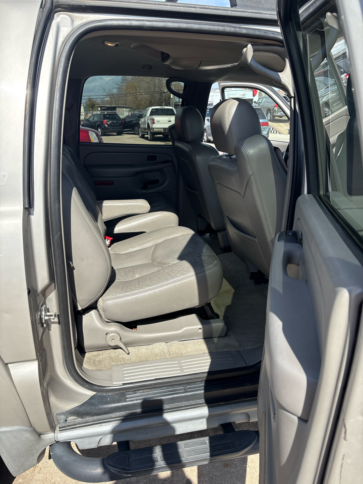 Chevrolet Suburban 1500 4WD 2004