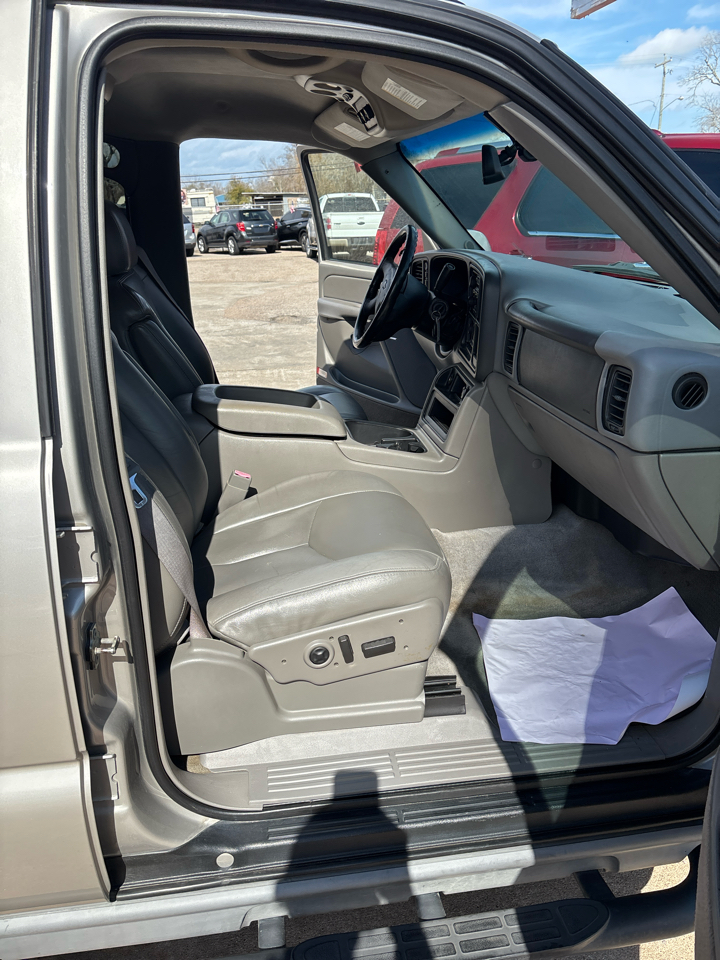 Chevrolet Suburban 1500 4WD 2004