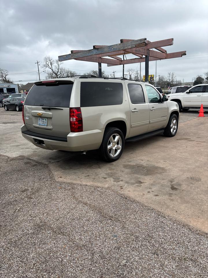 Chevrolet Suburban LT 1500 2WD 2014