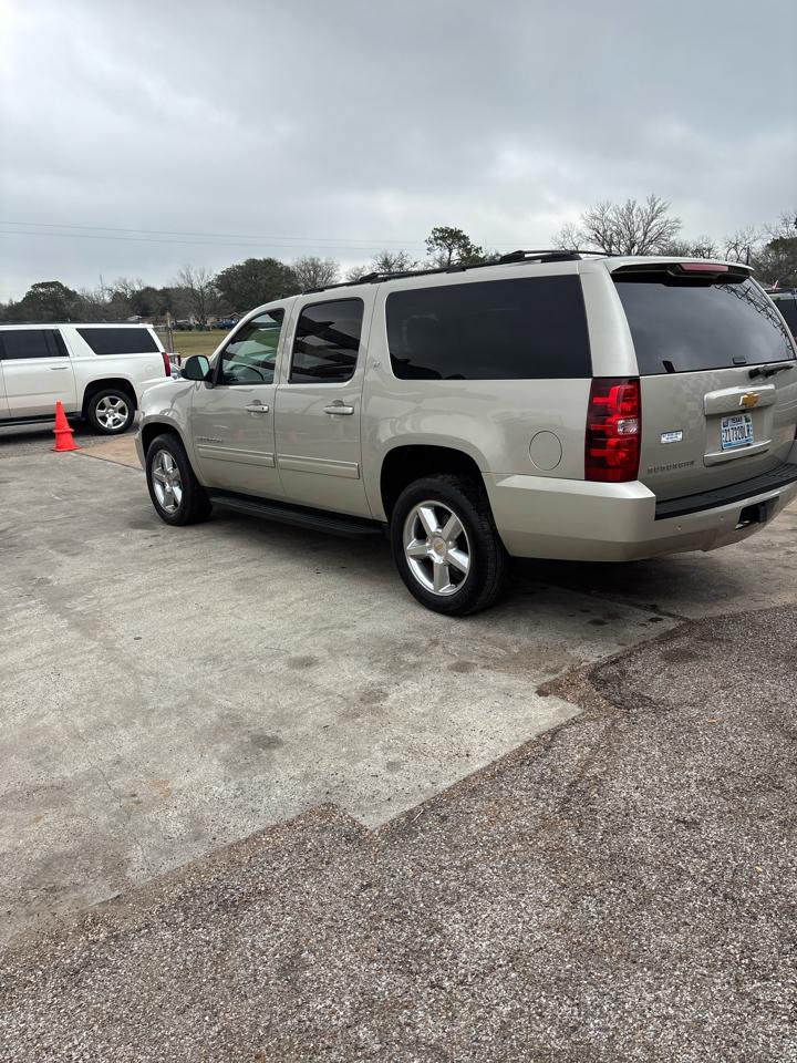 Chevrolet Suburban LT 1500 2WD 2014