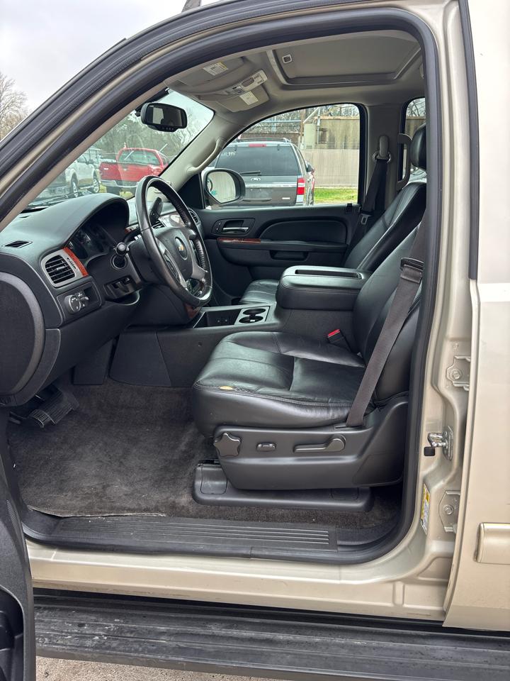 Chevrolet Suburban LT 1500 2WD 2014