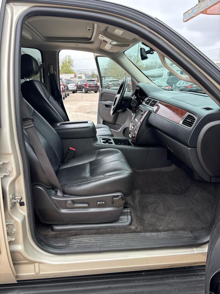 Chevrolet Suburban LT 1500 2WD 2014