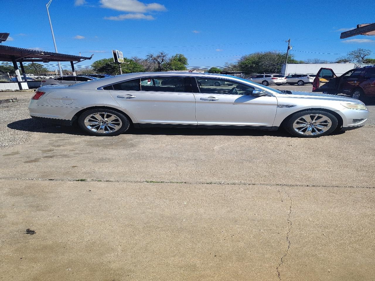 Ford Taurus Limited FWD 2011