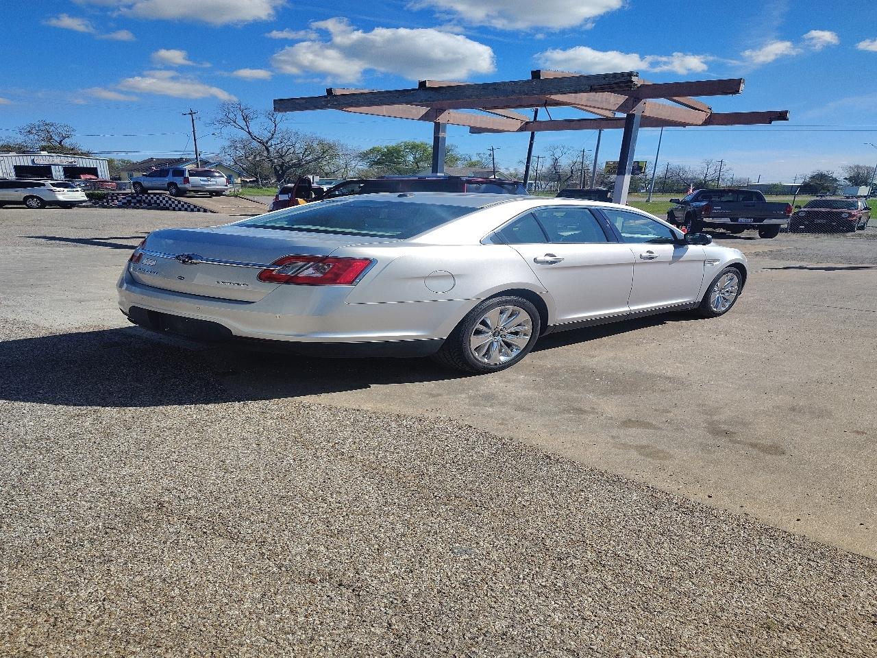 Ford Taurus Limited FWD 2011