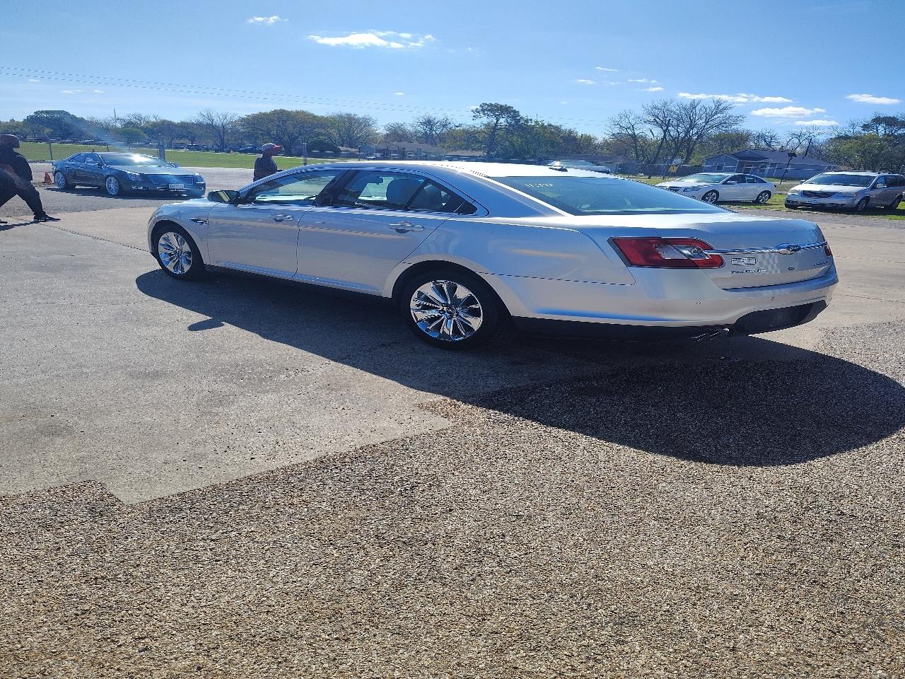 Ford Taurus Limited FWD 2011