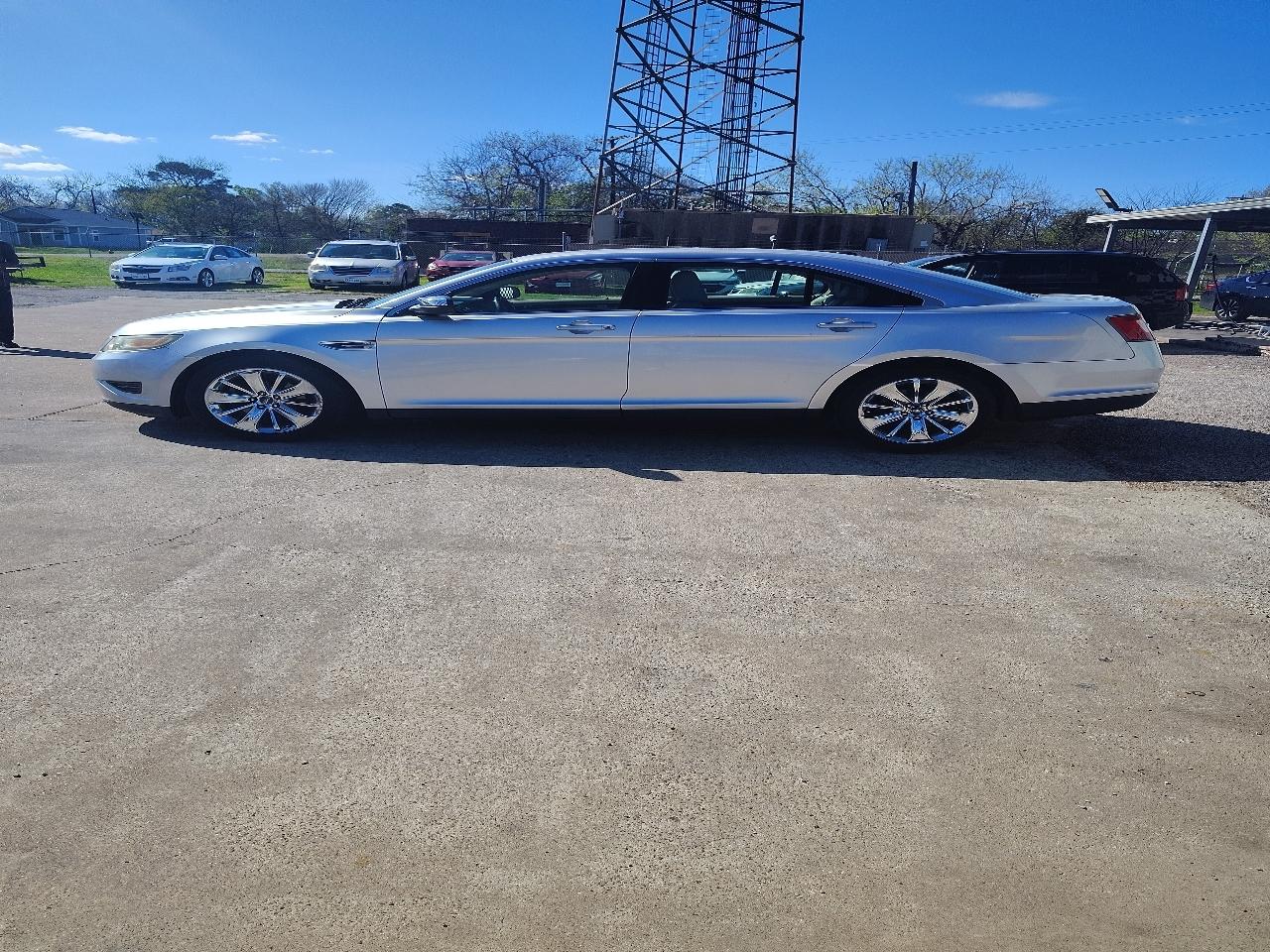 Ford Taurus Limited FWD 2011