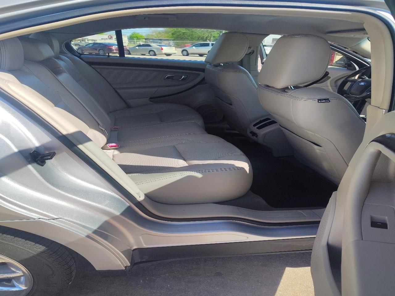 Ford Taurus Limited FWD 2011