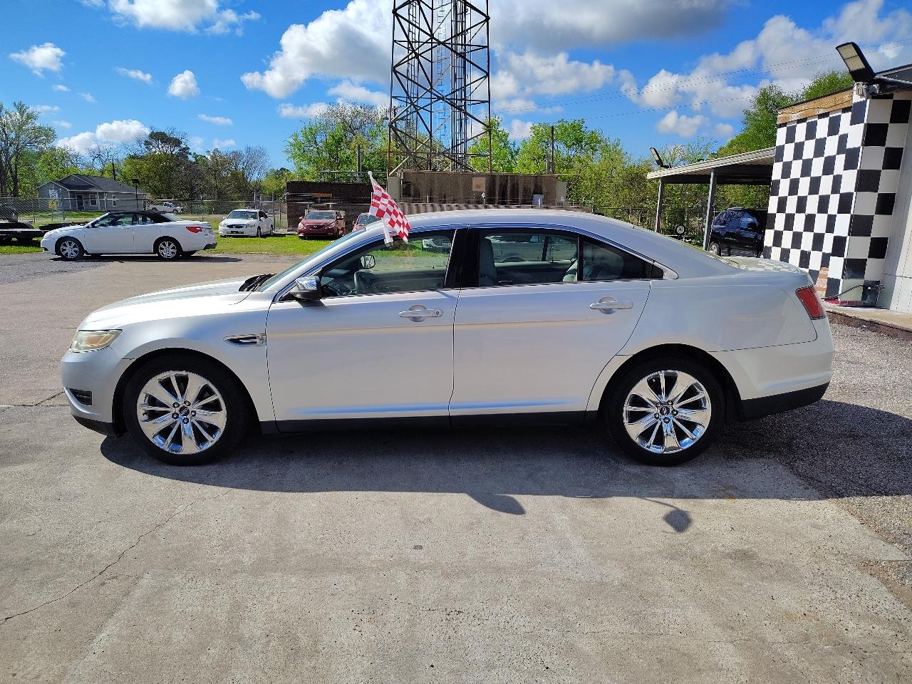 Ford Taurus Limited FWD 2011