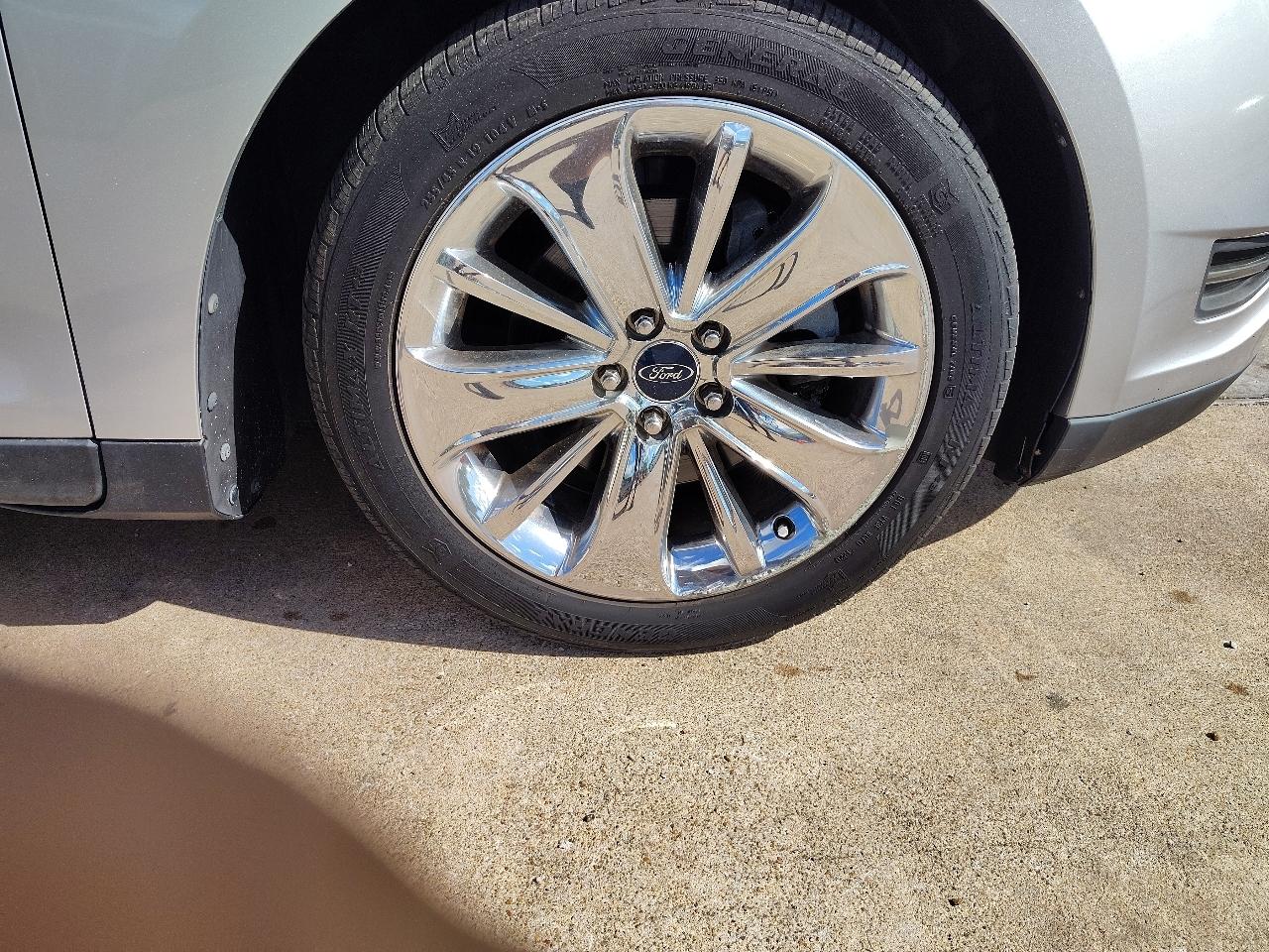 Ford Taurus Limited FWD 2011