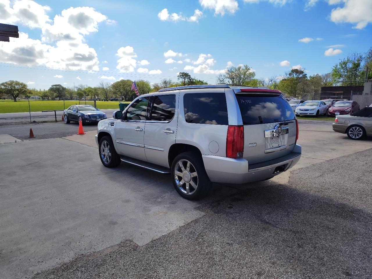 Cadillac Escalade Luxury 2WD 2014