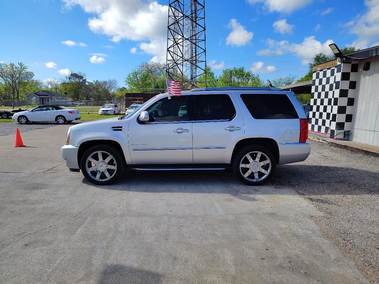 Cadillac Escalade Luxury 2WD 2014