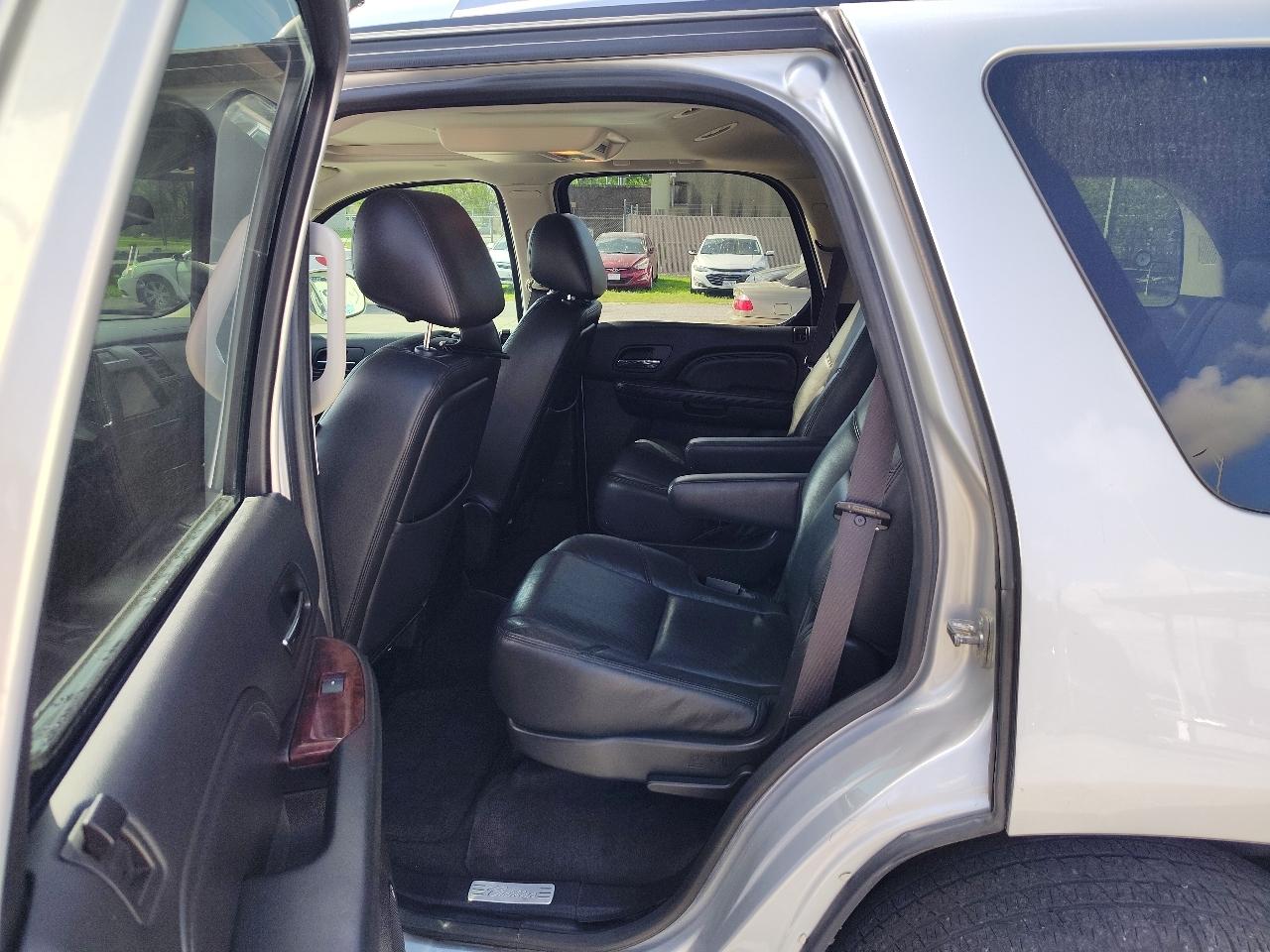 Cadillac Escalade Luxury 2WD 2014