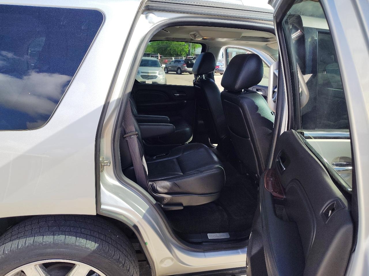 Cadillac Escalade Luxury 2WD 2014