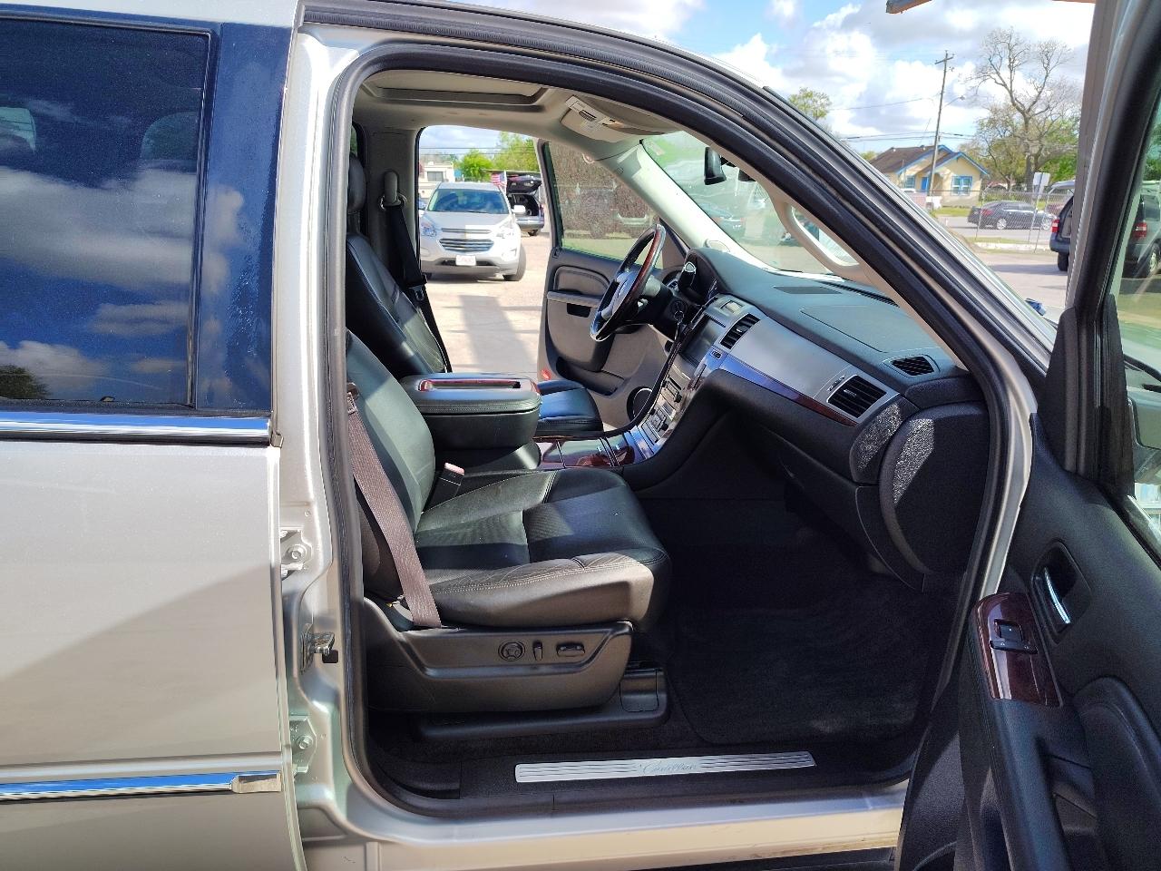 Cadillac Escalade Luxury 2WD 2014