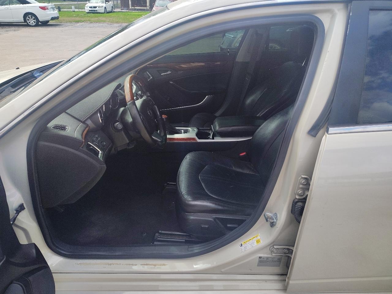 Cadillac CTS 3.0L Luxury AWD 2010