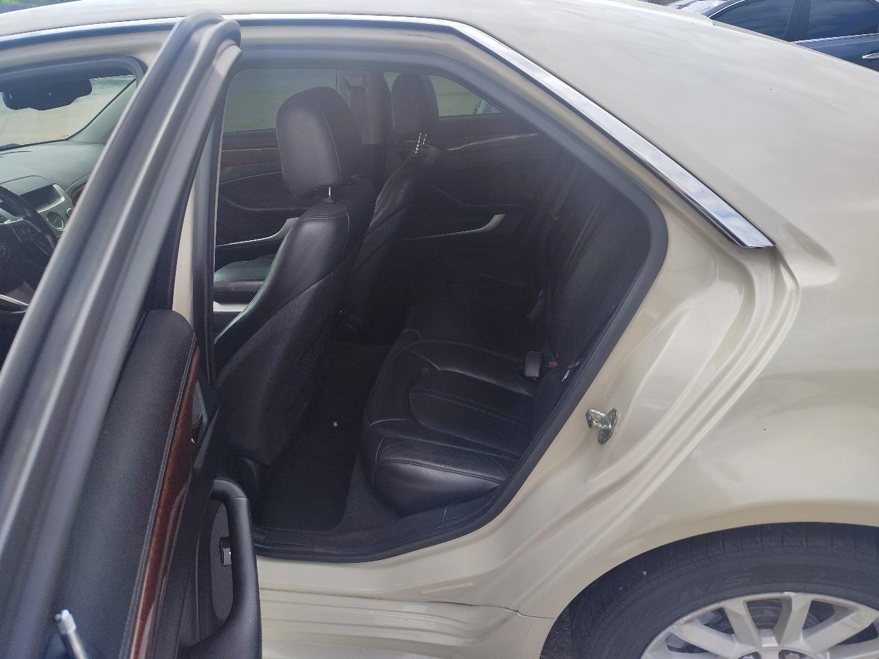 Cadillac CTS 3.0L Luxury AWD 2010