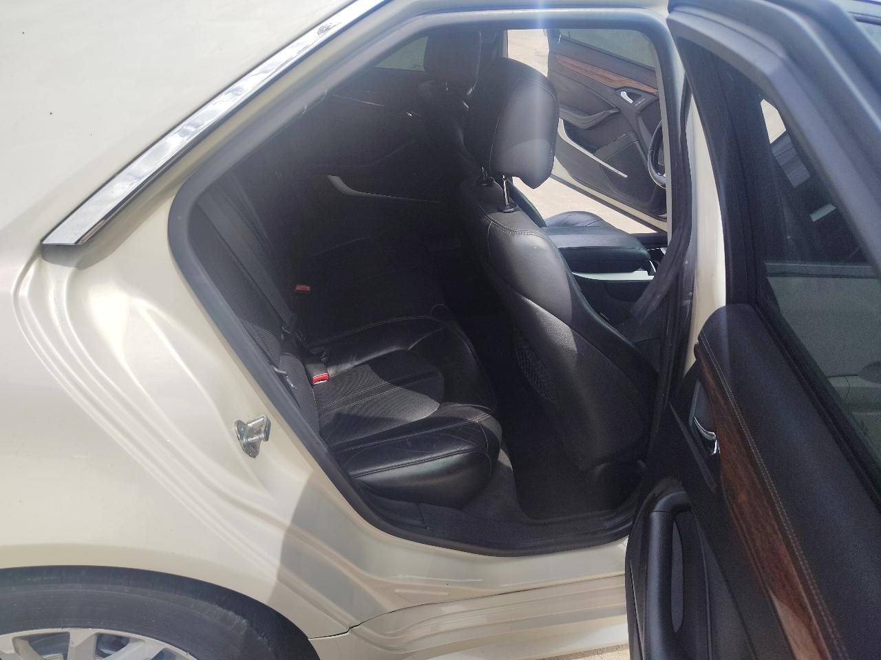 Cadillac CTS 3.0L Luxury AWD 2010