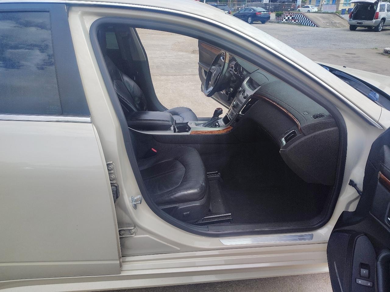 Cadillac CTS 3.0L Luxury AWD 2010