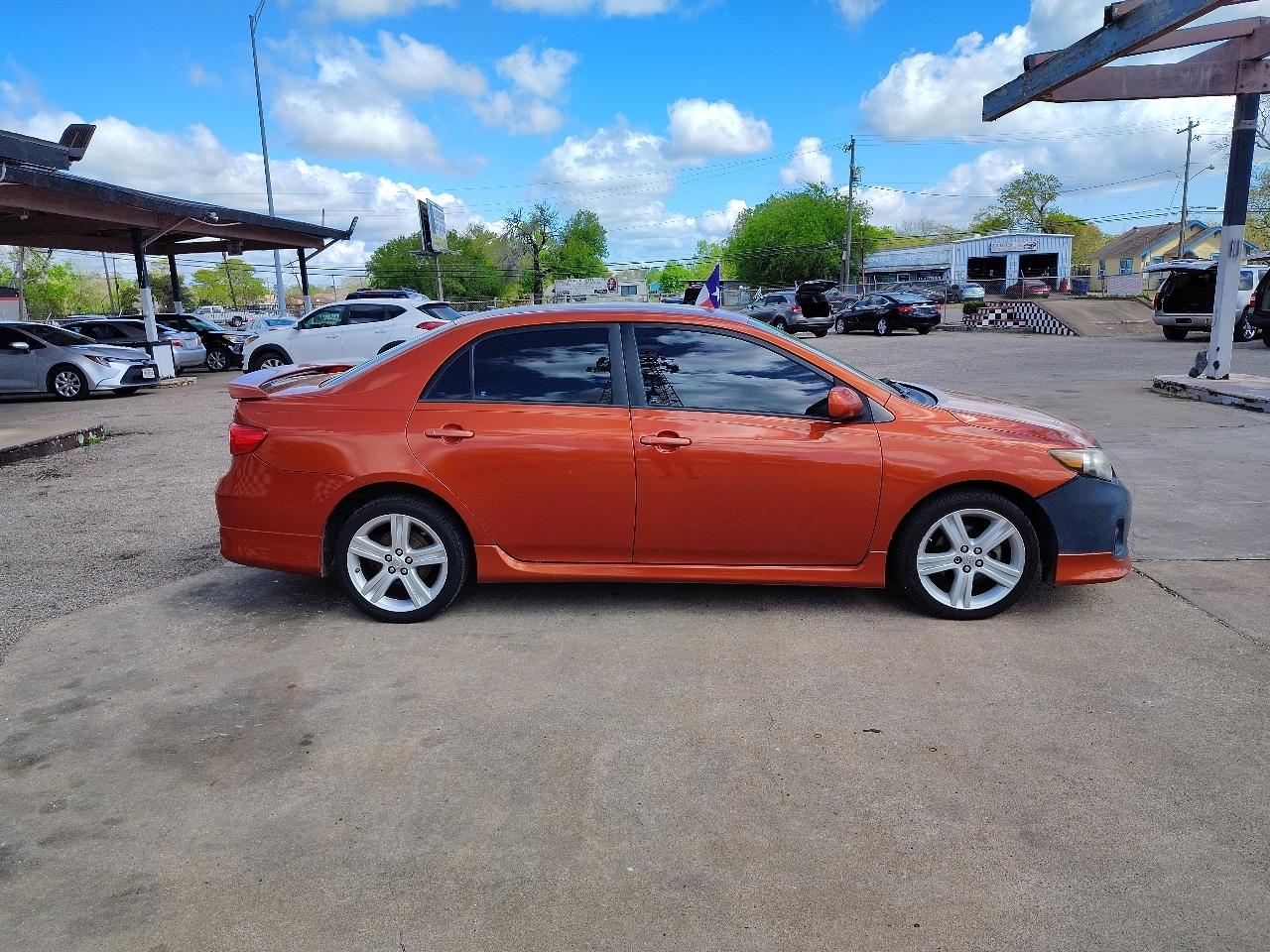 Toyota Corolla S 5-Speed MT 2013