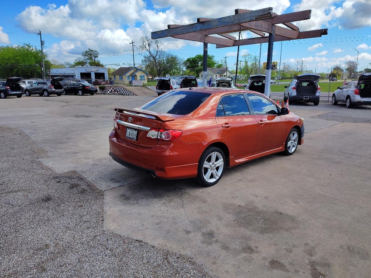 Toyota Corolla S 5-Speed MT 2013