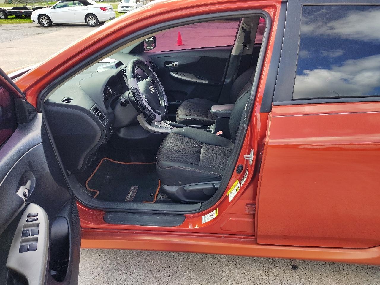 Toyota Corolla S 5-Speed MT 2013