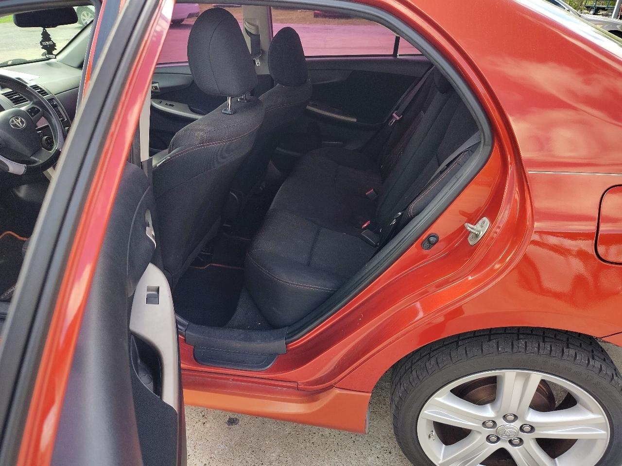 Toyota Corolla S 5-Speed MT 2013