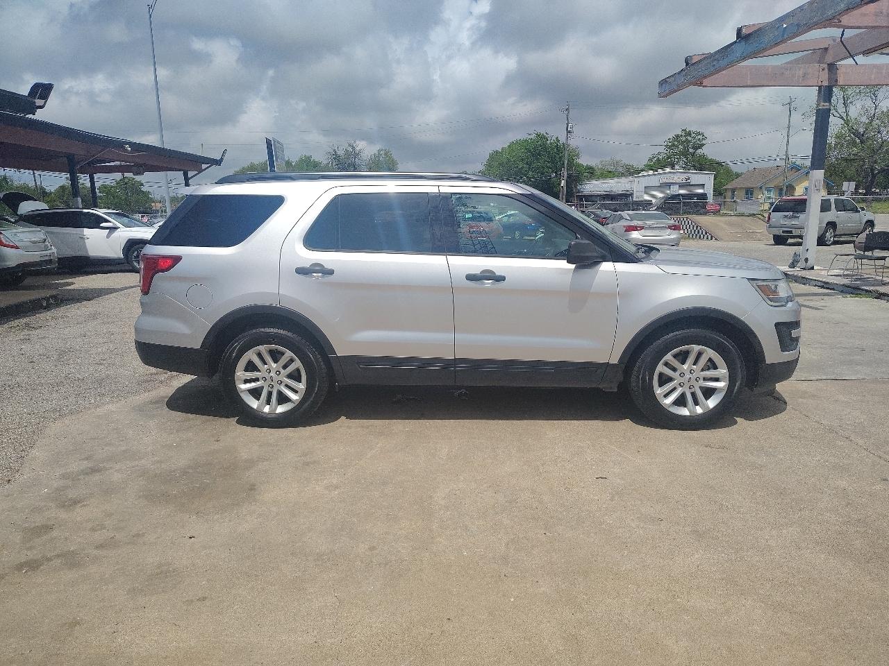 Ford Explorer Base FWD 2017