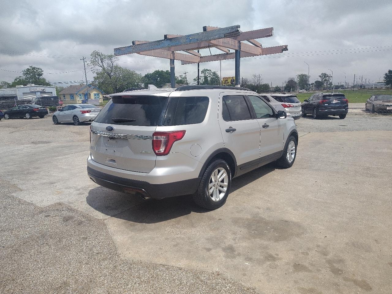 Ford Explorer Base FWD 2017