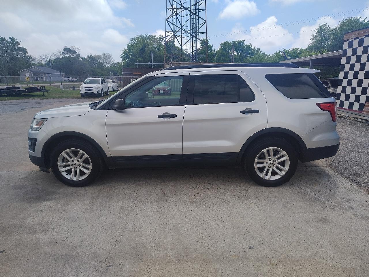 Ford Explorer Base FWD 2017