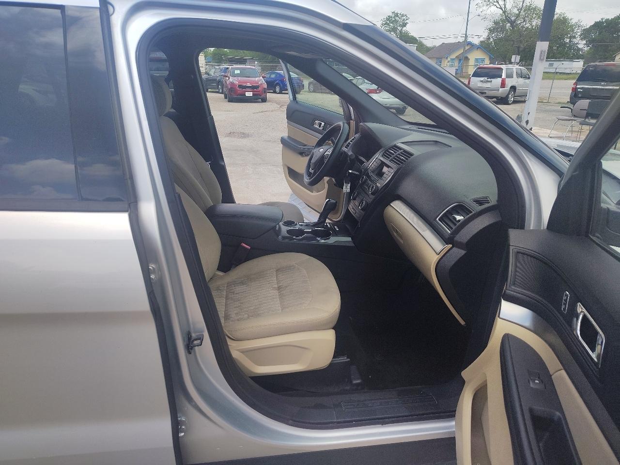 Ford Explorer Base FWD 2017