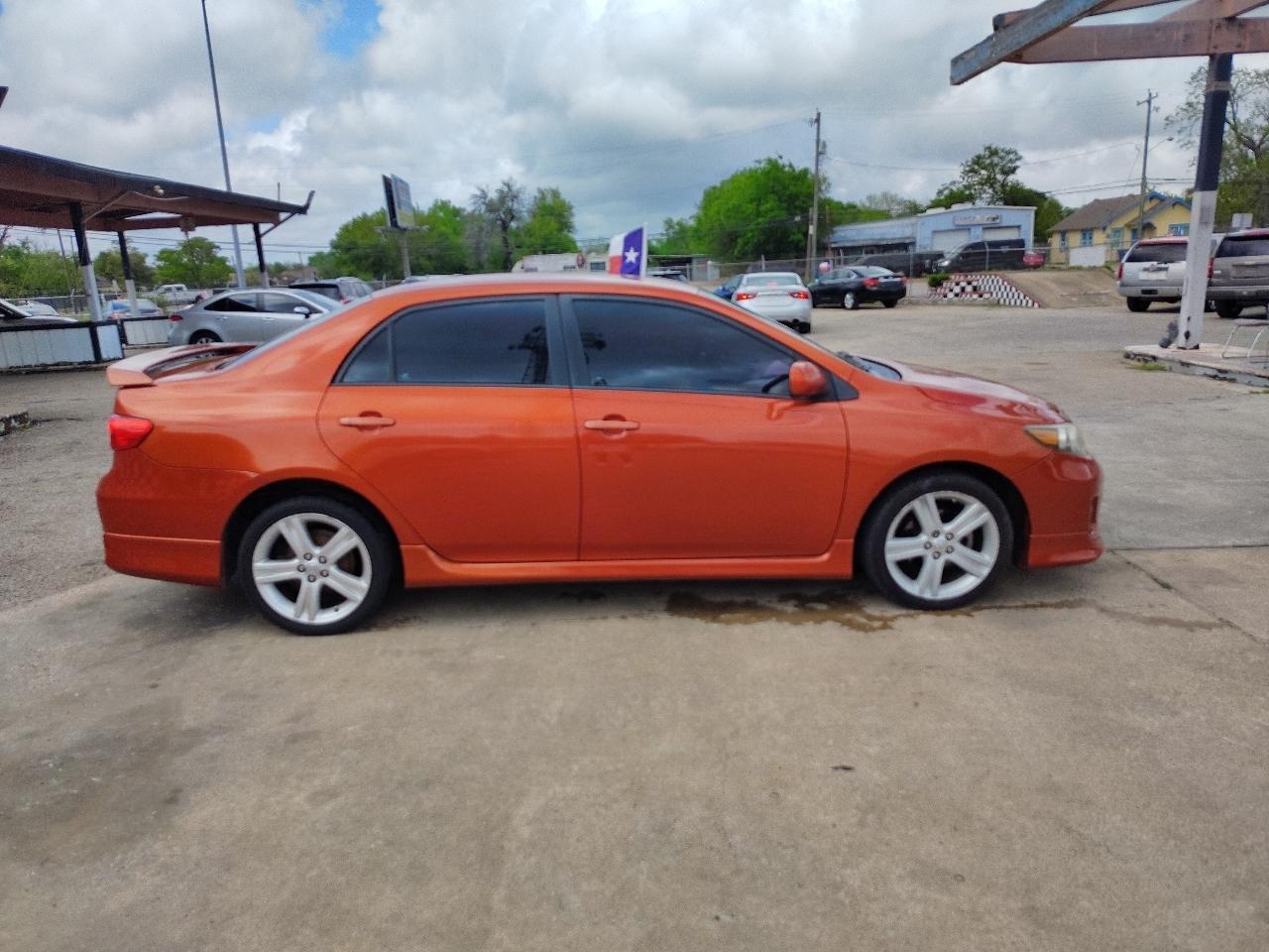 Toyota Corolla S 5-Speed MT 2013