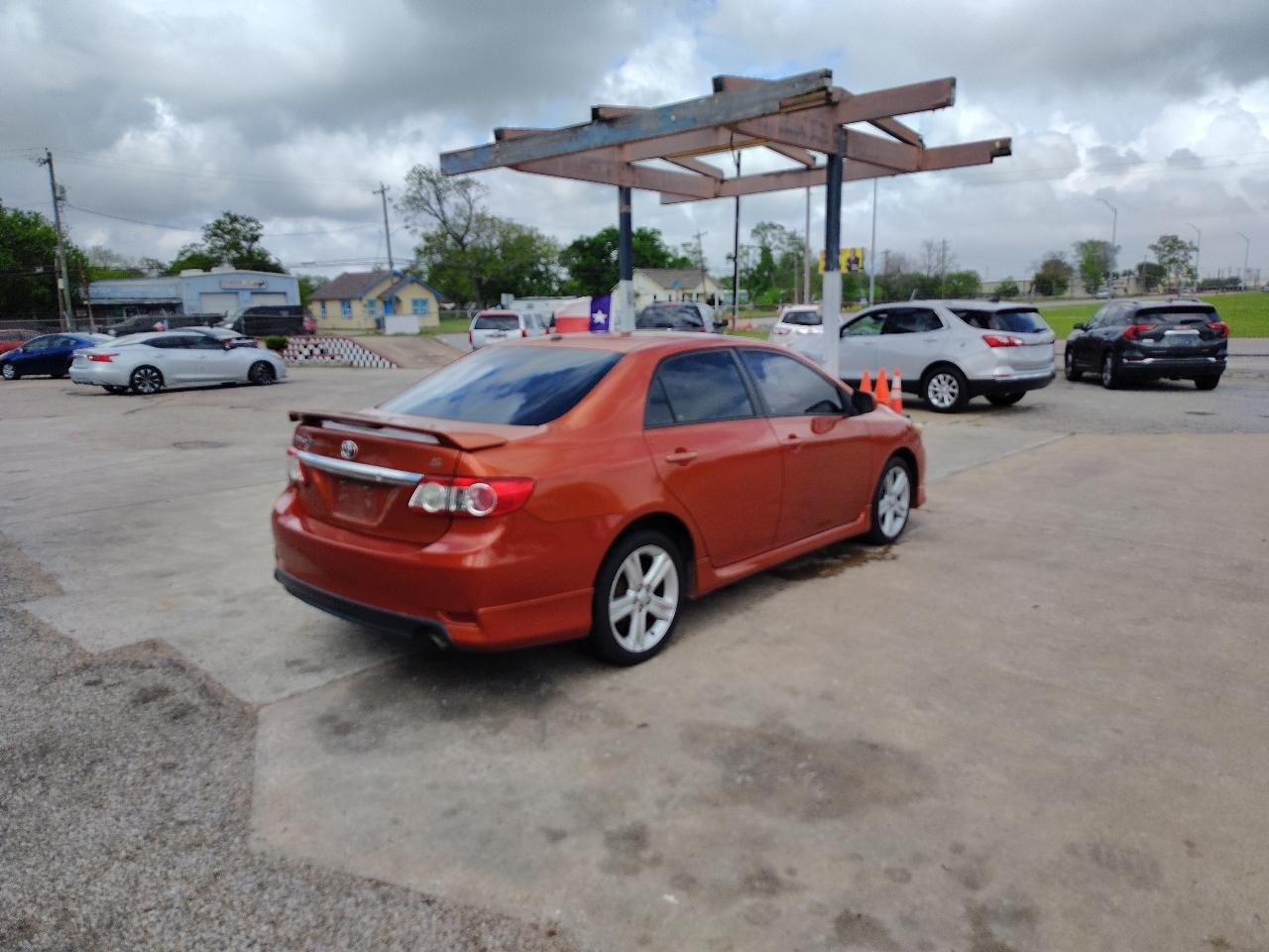 Toyota Corolla S 5-Speed MT 2013