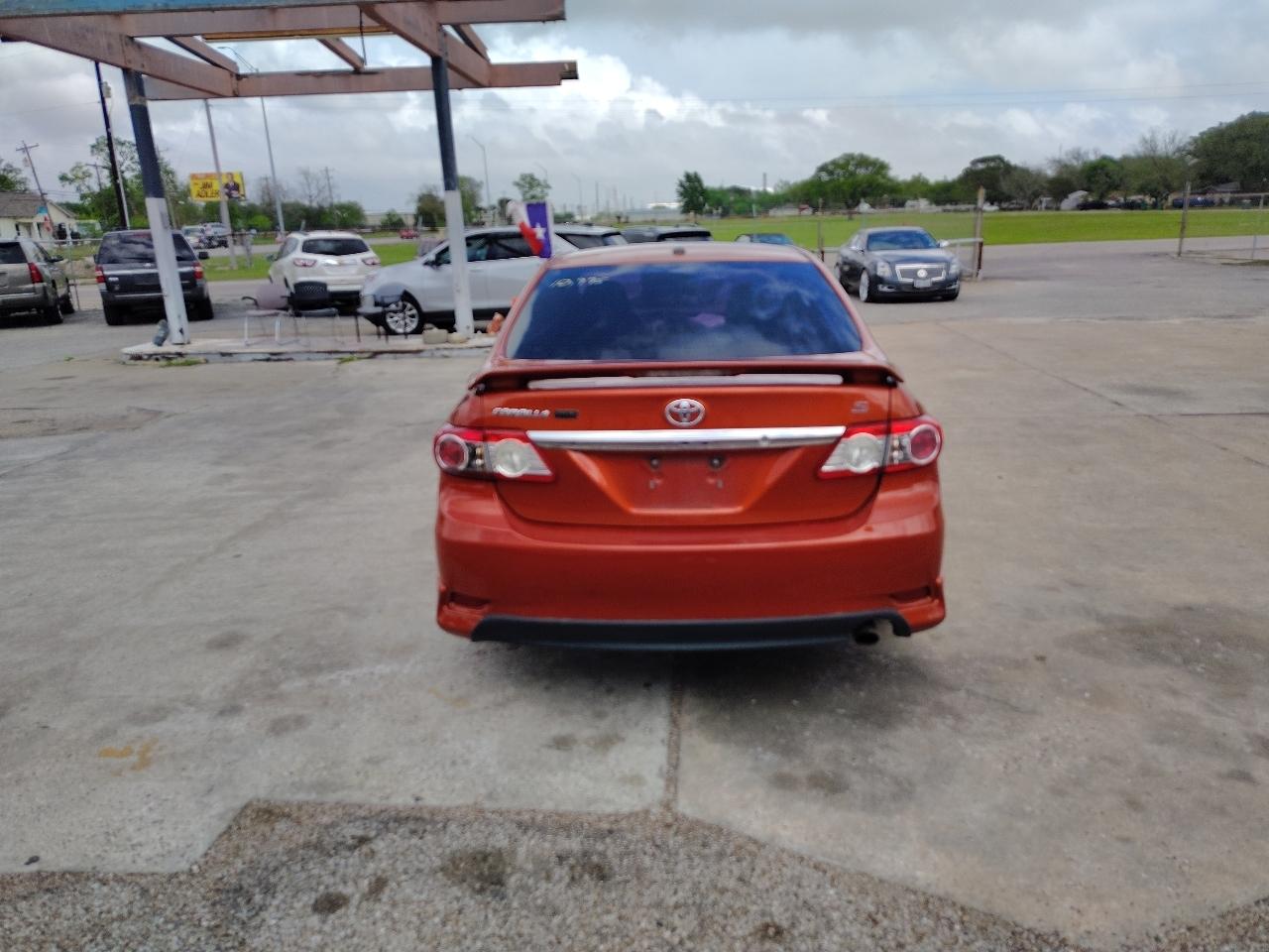 Toyota Corolla S 5-Speed MT 2013