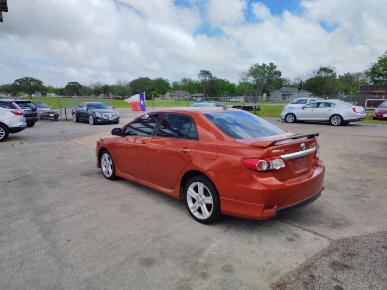 Toyota Corolla S 5-Speed MT 2013