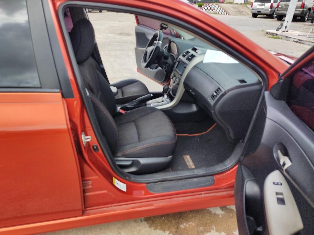 Toyota Corolla S 5-Speed MT 2013