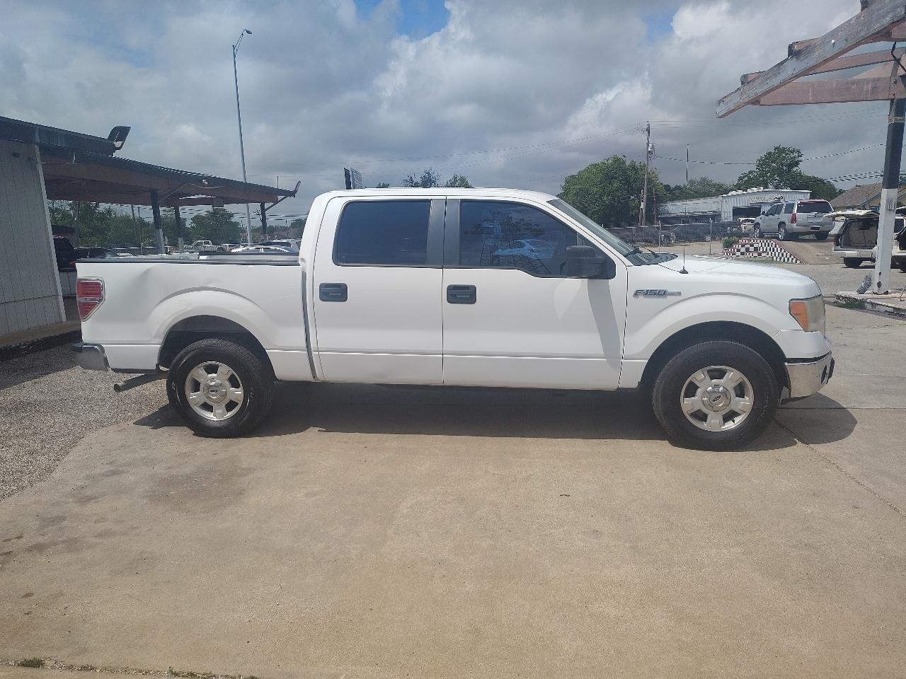 Ford F-150 XL SuperCrew 5.5-ft. Bed 2WD 2014