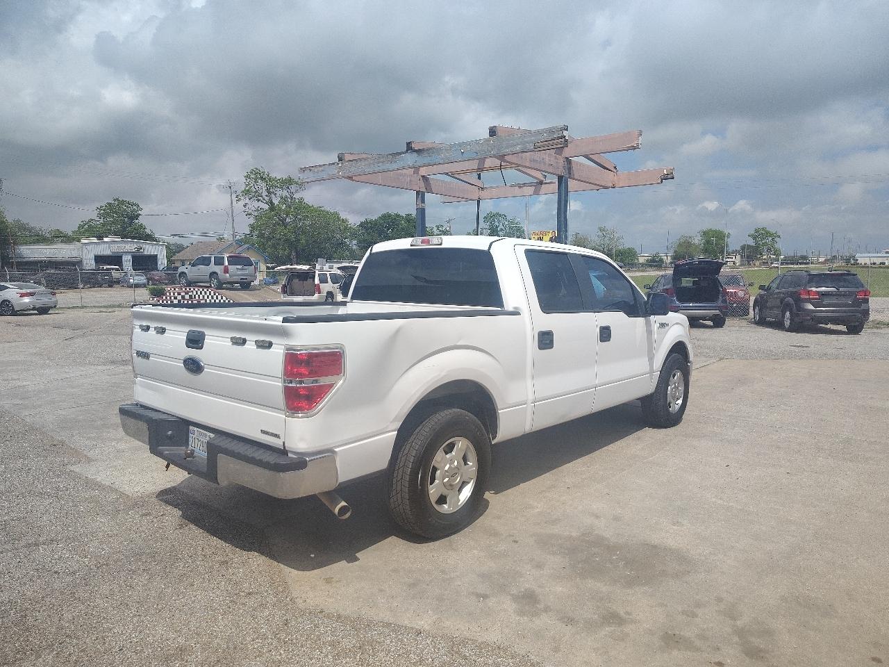 Ford F-150 XL SuperCrew 5.5-ft. Bed 2WD 2014