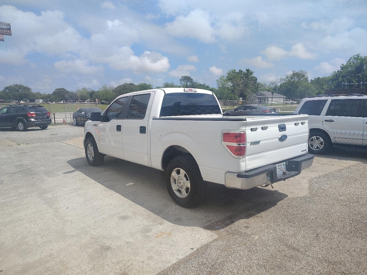 Ford F-150 XL SuperCrew 5.5-ft. Bed 2WD 2014