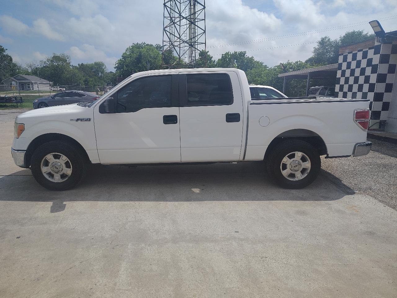 Ford F-150 XL SuperCrew 5.5-ft. Bed 2WD 2014