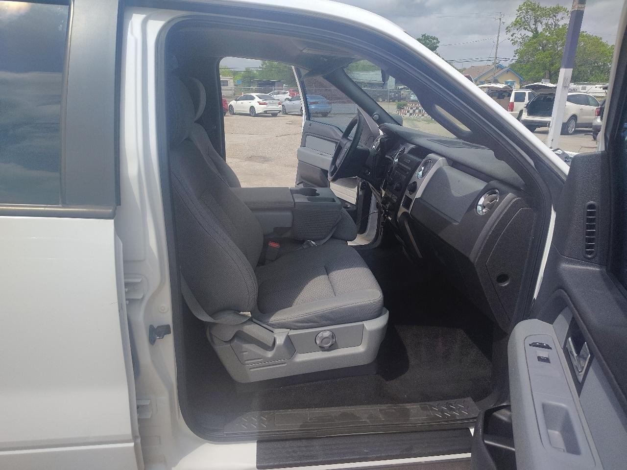 Ford F-150 XL SuperCrew 5.5-ft. Bed 2WD 2014