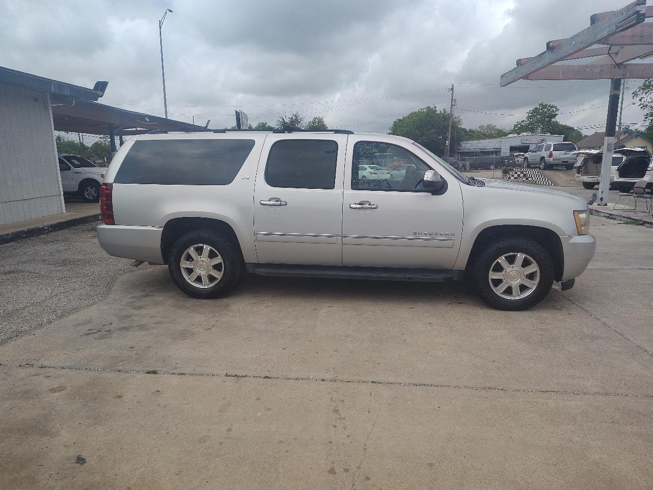 Chevrolet Suburban LTZ 1500 2WD 2011