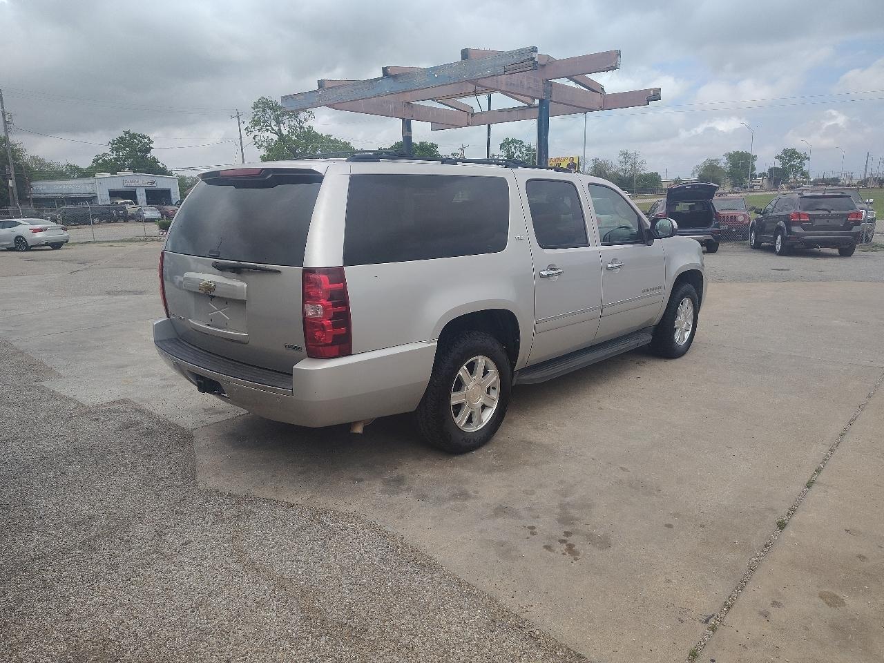Chevrolet Suburban LTZ 1500 2WD 2011