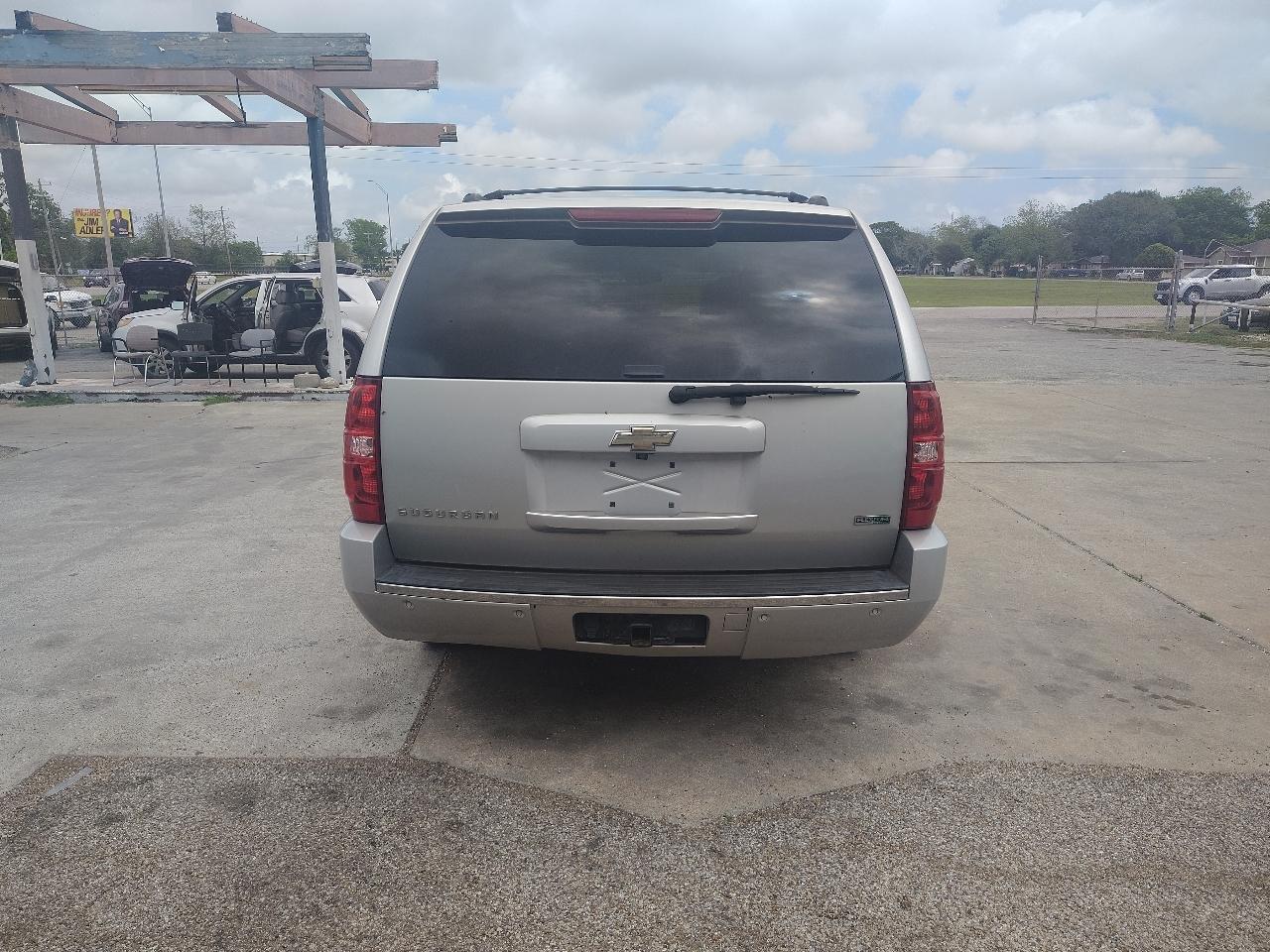 Chevrolet Suburban LTZ 1500 2WD 2011