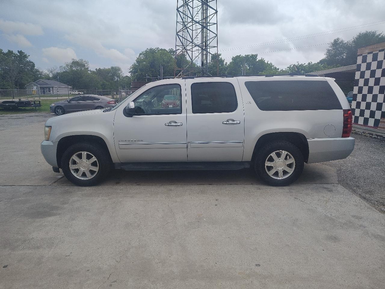 Chevrolet Suburban LTZ 1500 2WD 2011