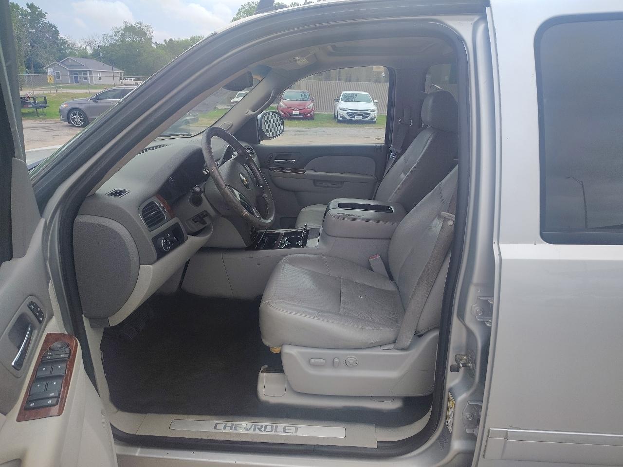 Chevrolet Suburban LTZ 1500 2WD 2011