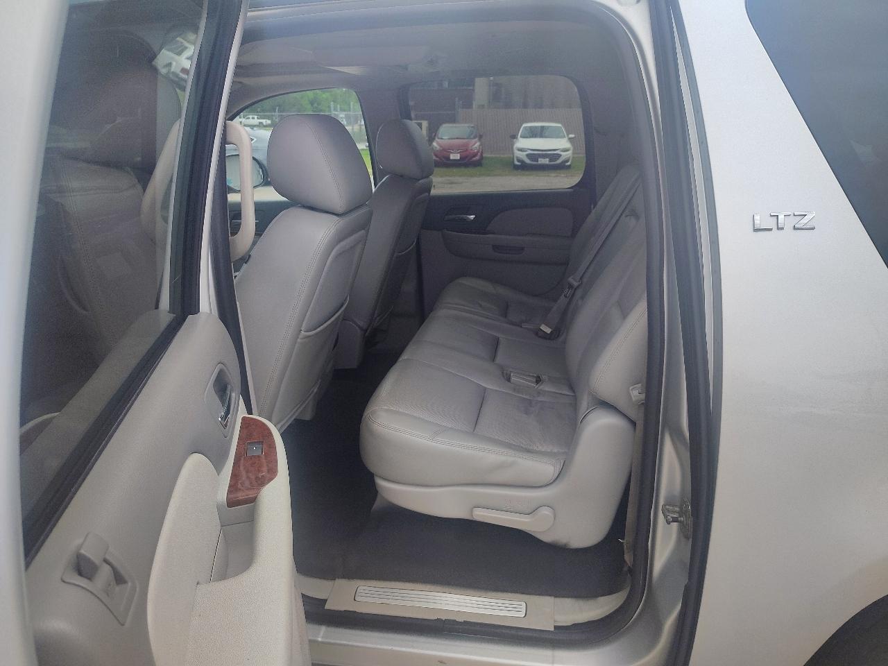 Chevrolet Suburban LTZ 1500 2WD 2011