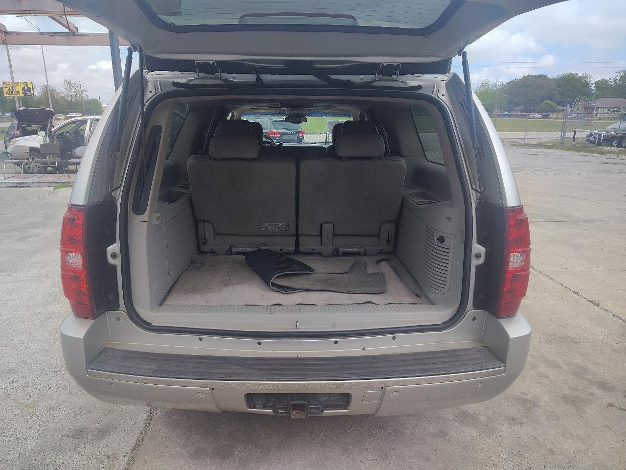 Chevrolet Suburban LTZ 1500 2WD 2011