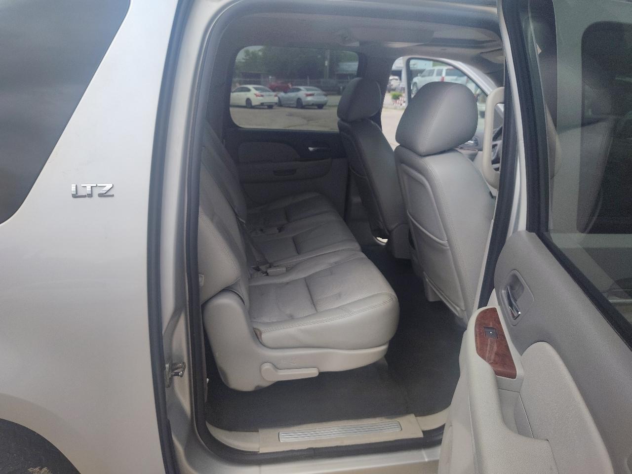 Chevrolet Suburban LTZ 1500 2WD 2011